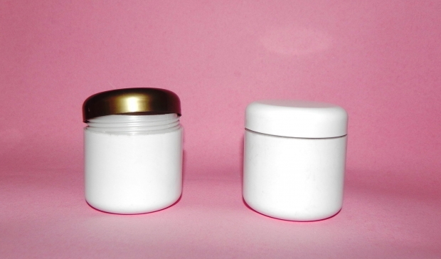 70 ml cream jar with internal plug 